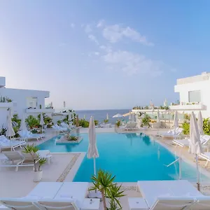 Lani's De Luxe - Adults Only Hotel