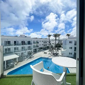 https://corralejo-surfing-colors-apartamentos.in-canary-islands.com